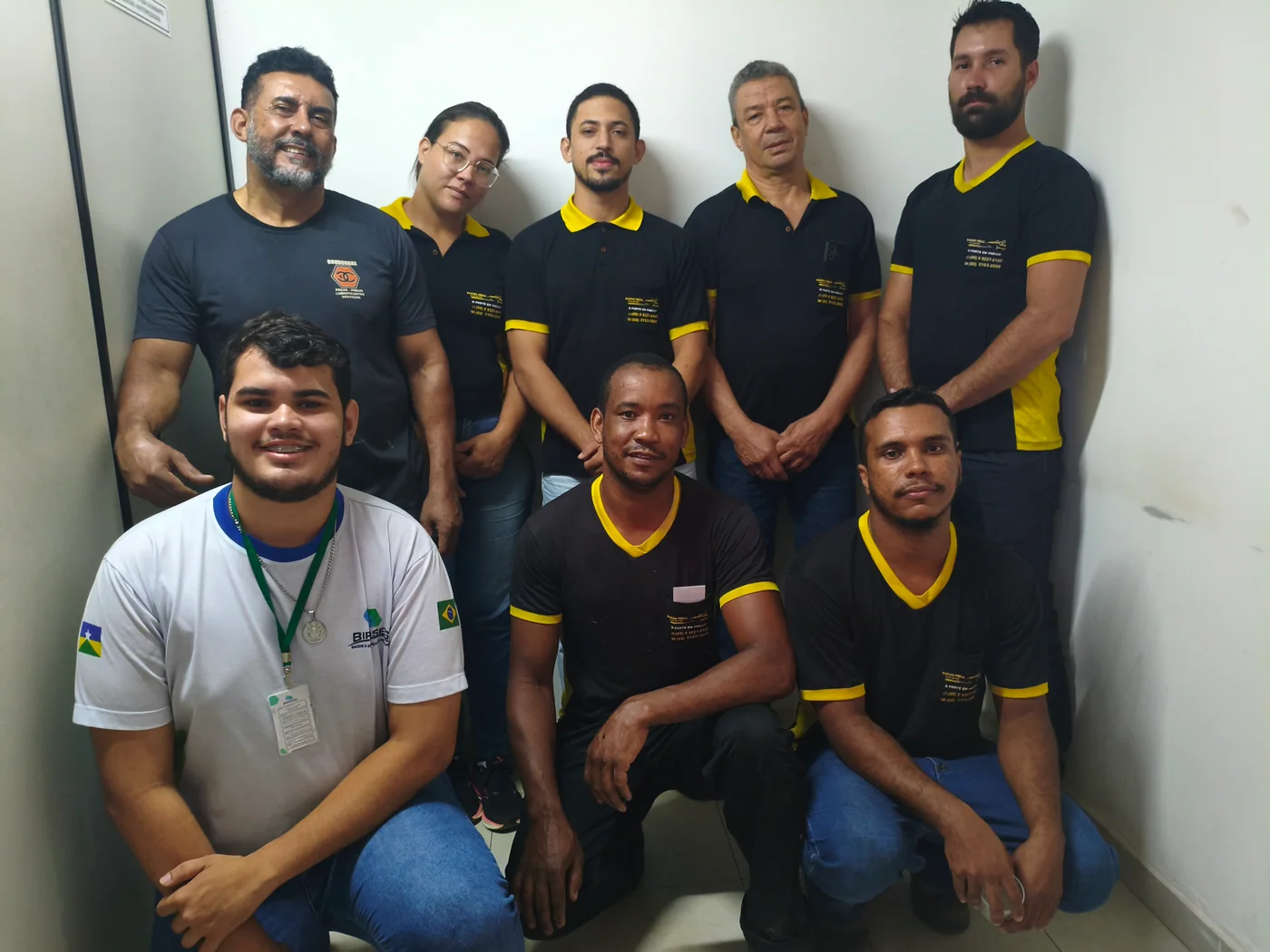 Lucas Cassiano em registro com equipe operacional